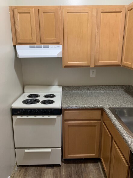 Building Photo - 3911 Pine St