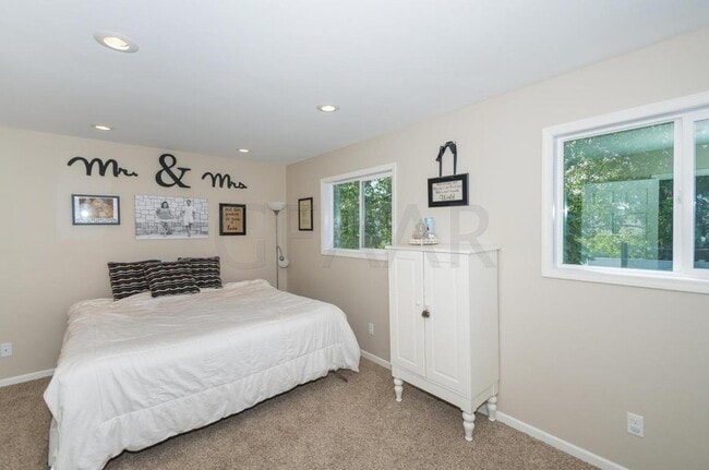 Building Photo - Awesome 5 Bedroom, 3 Bathroom Single Family Home for Rent in EGF