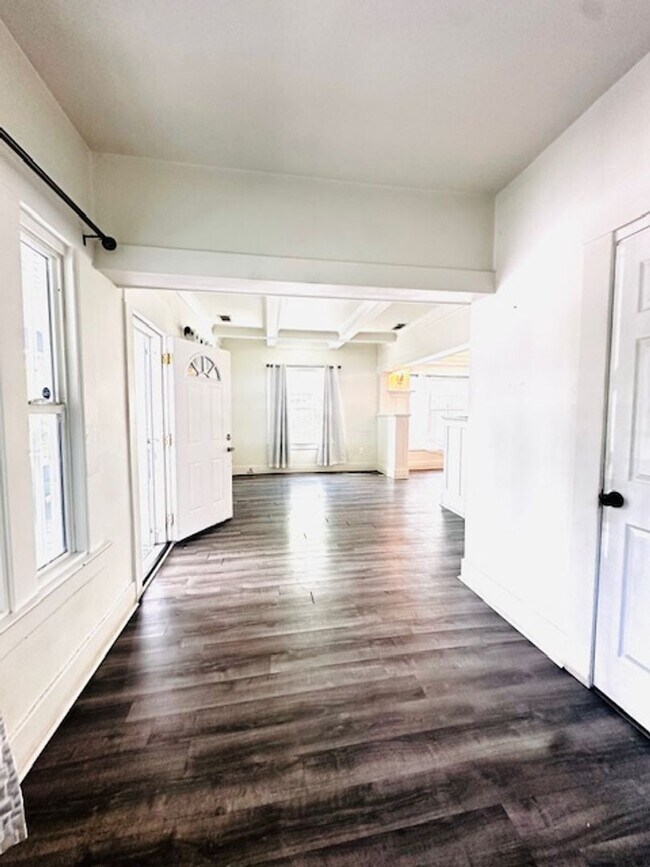 Building Photo - Charming 3 Bed / 1 Bath Home in the Heart of the Tower District