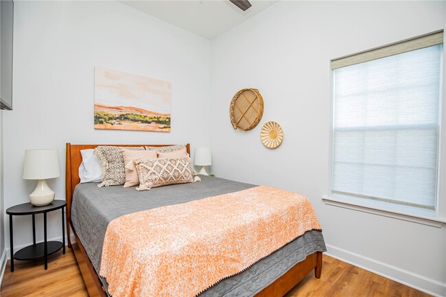 Building Photo - 904 Garland Ave