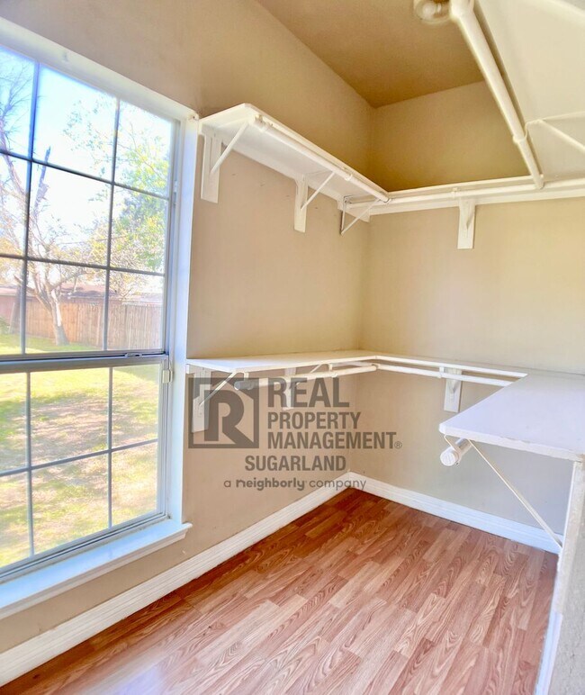 Building Photo - 5012 Higgins St