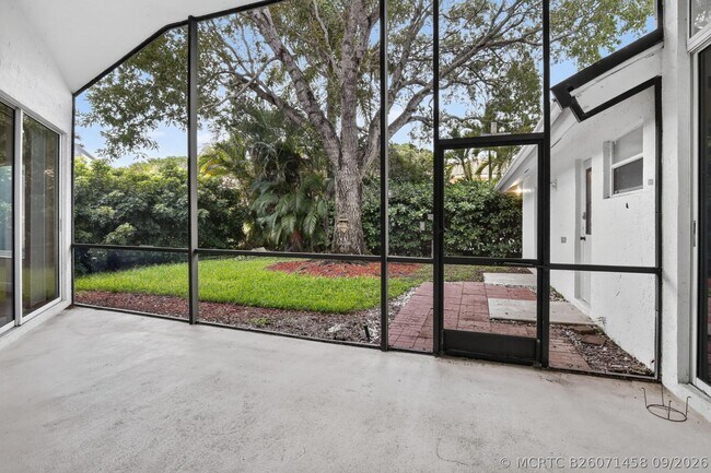 Building Photo - 924 Spoonbill Cir