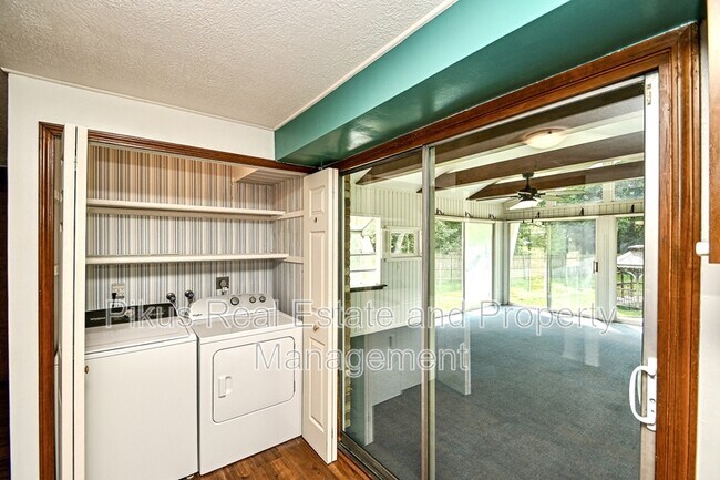Building Photo - 1280 Linwood Ave SW