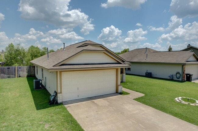 Building Photo - August Pre-Lease! Beautiful 3 Bed, 2 Bath ...