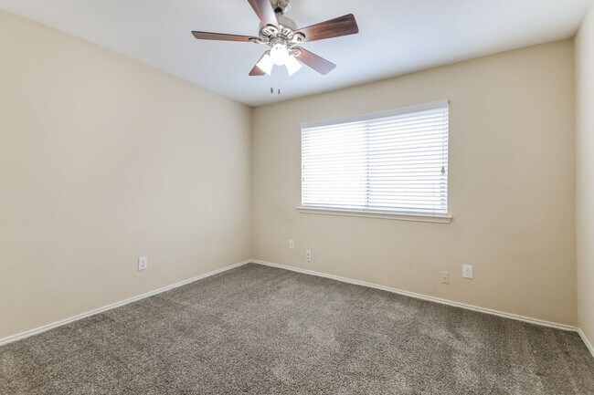 Building Photo - $1,995 4 Bed/2 Bath/2 Garage Ready for Move-in Rockwall Home in Highland Meadows