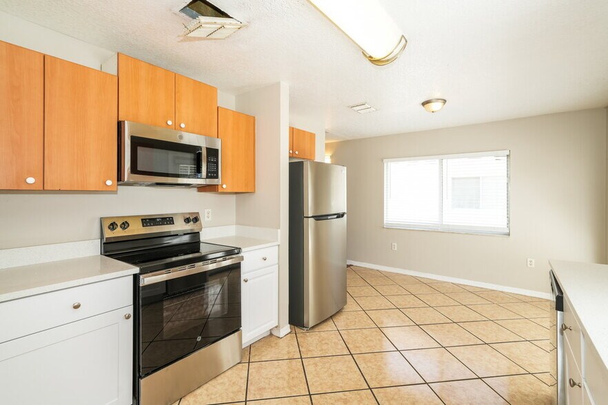 Building Photo - 10334 Summerview Cir