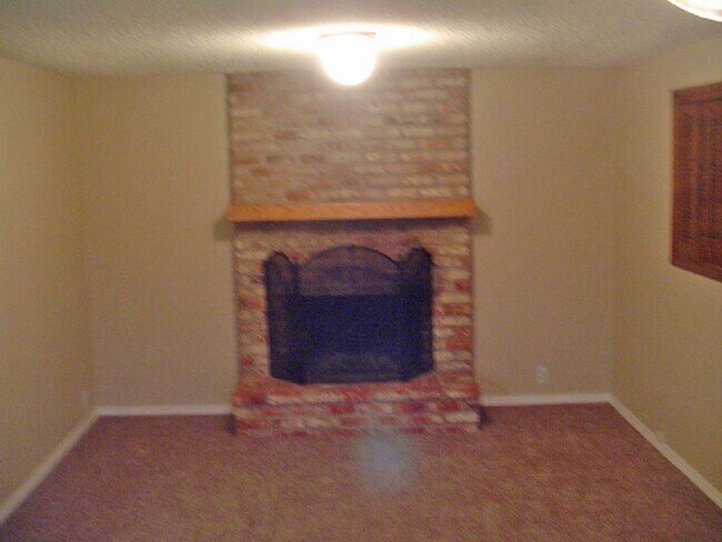 Building Photo - Kelly Butte area home