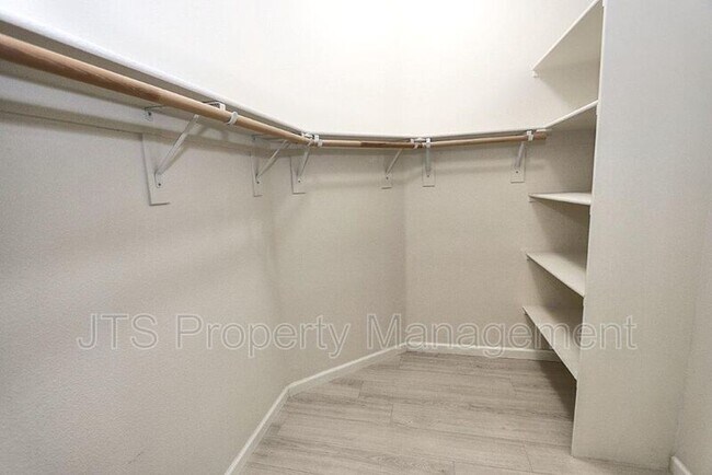 Building Photo - 9200 Rioja St