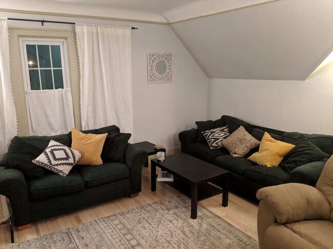 Building Photo - 473 Fairfield St