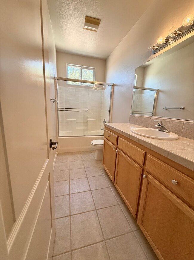 Building Photo - 3 BEDROOM 2 BATH HOME IN TEMPLETON!! MOVE IN READY