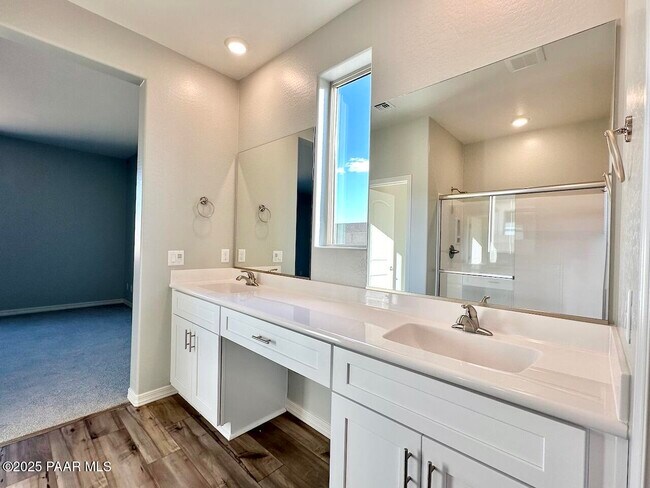 Building Photo - 7701 E Fieldstone Dr