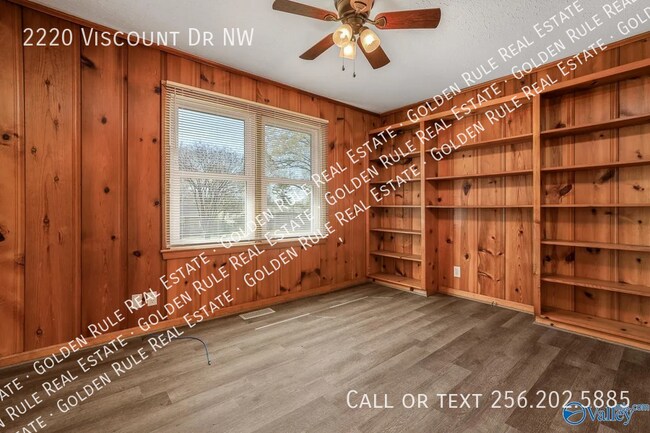 Building Photo - 2220 Viscount Dr NW