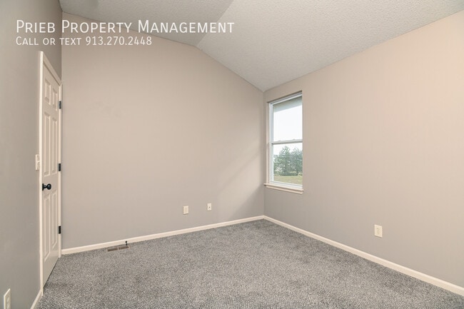 Building Photo - 727 N Findley-