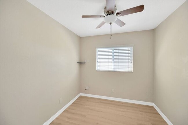 Building Photo - 2 BR, 2 BA Home in the Mainlands on the 18...