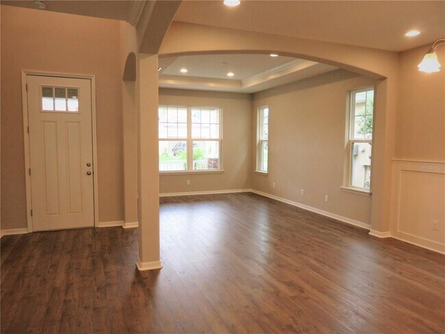 Building Photo - 8828 Tropical Palm Dr
