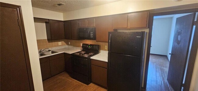 Building Photo - 635 Whitham Ave