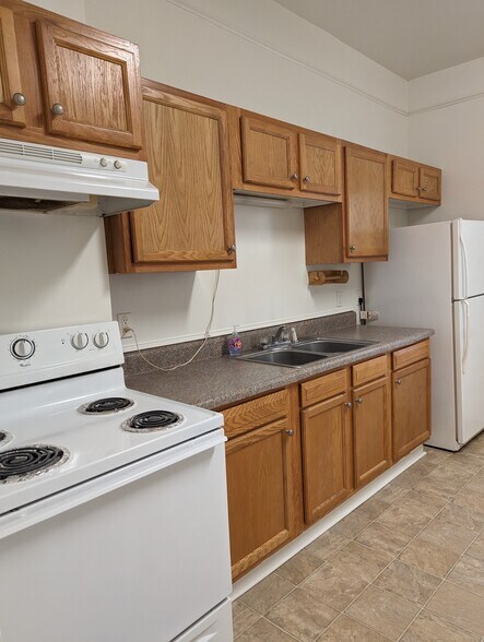 Building Photo - 621 Park Cir