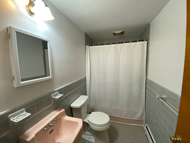 Building Photo - 247 South St