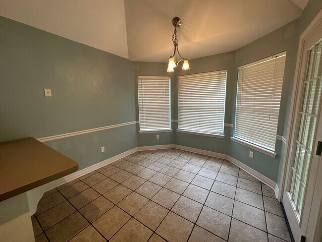 Building Photo - Large 3 Bedroom Blanchard Home