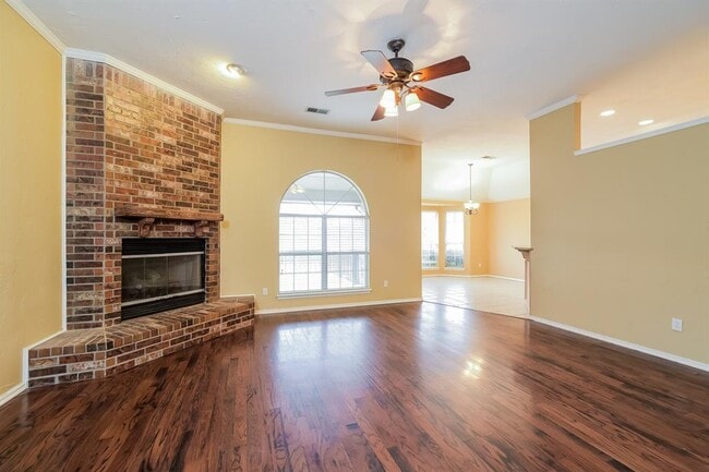 Building Photo - 536 SW 154th Ct