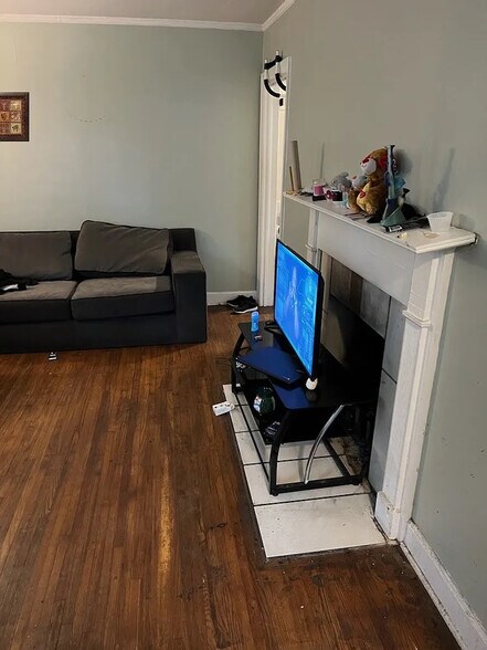 Building Photo - Room in House on Bethel Rd