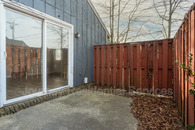 Building Photo - 1547 Bingham Dr