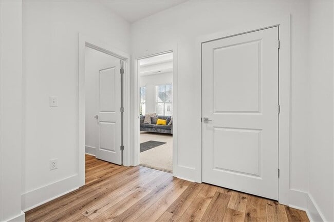 Building Photo - 5862 Westin Rd