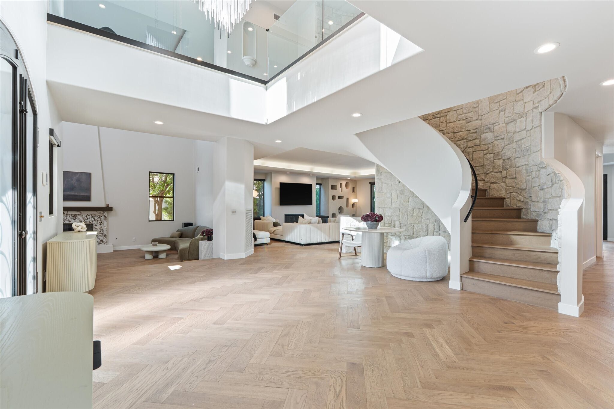 Building Photo - 17437 Oak Creek Ct