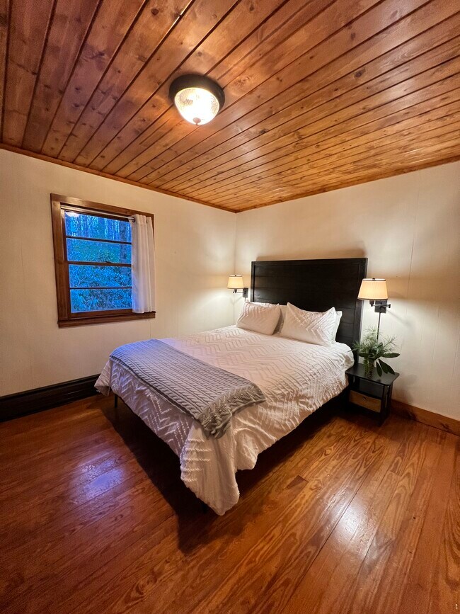 Building Photo - 59 Elm Dr