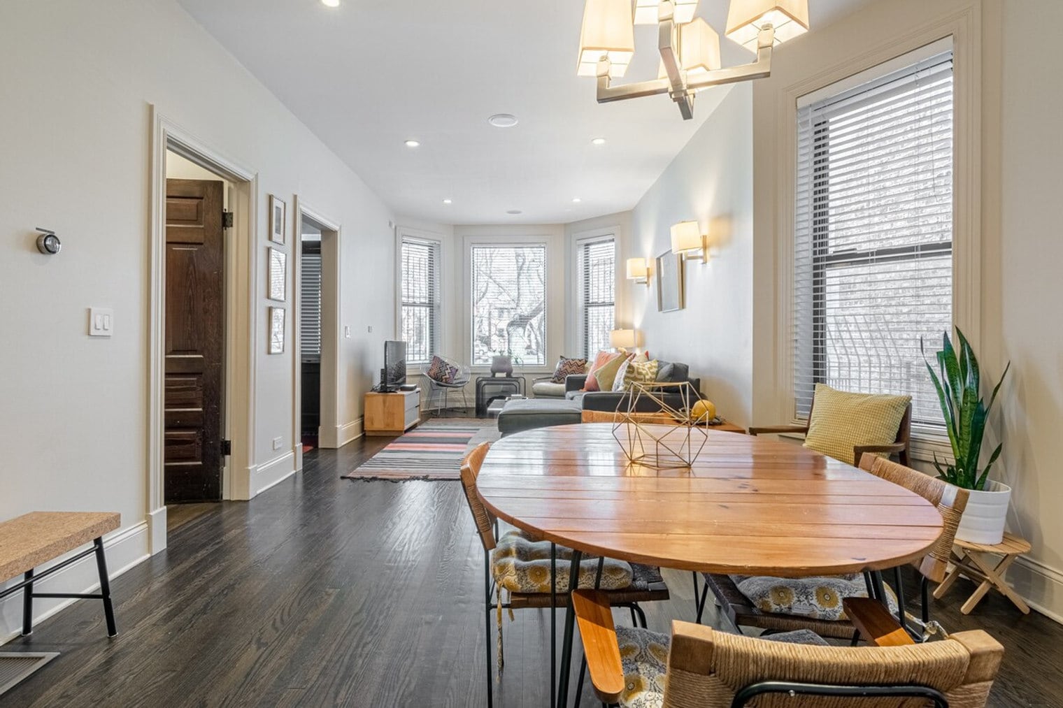 Building Photo - 2947 W Logan Blvd