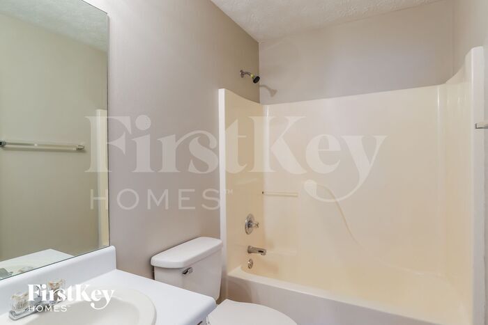 Building Photo - 121 Lake Valley Dr SW