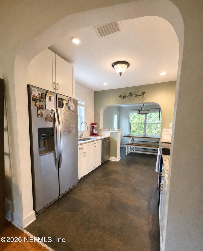 Building Photo - 2844 Cherokee Cir S