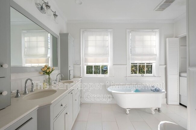 Building Photo - 216 W Carolina Ave