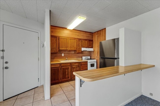 Building Photo - 1 Bedroom Apartment Across from NPS!