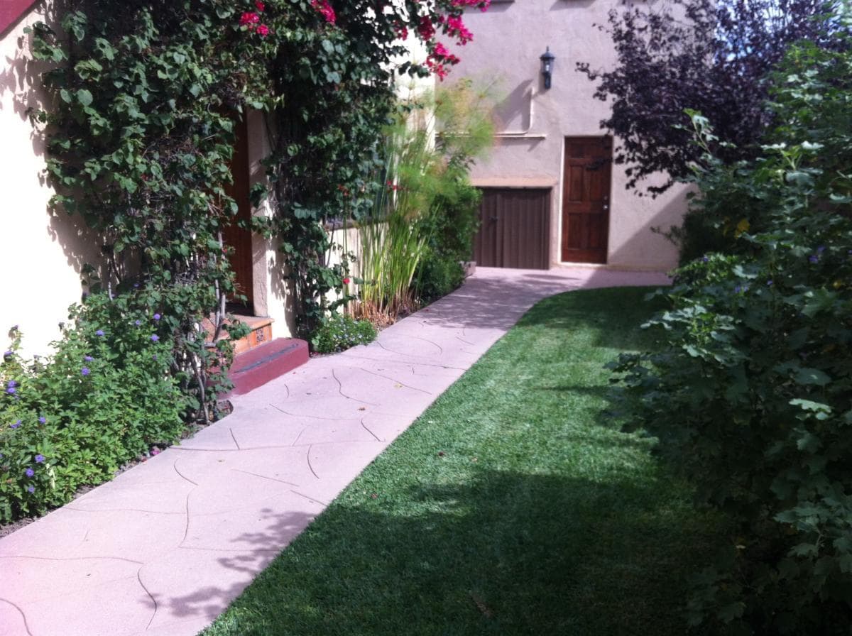 Courtyard - 774 Redondo Ave