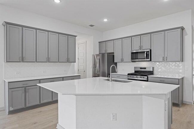 Building Photo - 400 Deerpath St