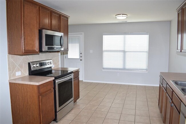 Building Photo - 375 Housefinch Loop