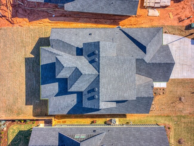 Building Photo - Newer Beautiful home in East Edmond + 4 Be...