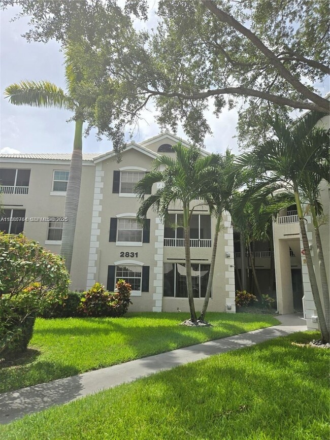 Building Photo - 2831 N Oakland Forest Dr