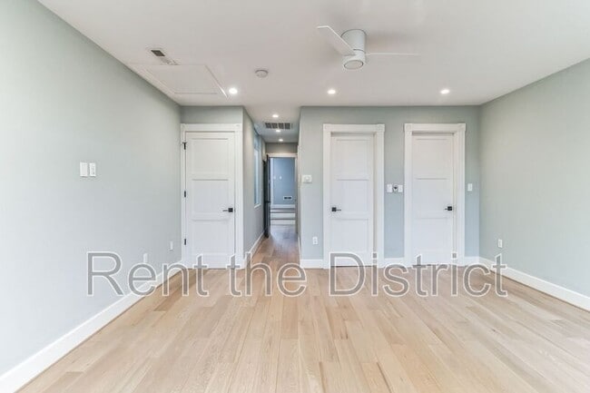 Building Photo - 1239 Kenyon St NW