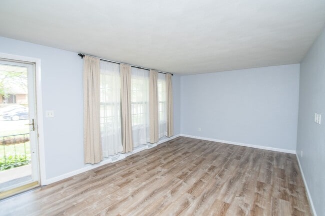 Building Photo - 3 bed 2 bath Ranch in Hobart