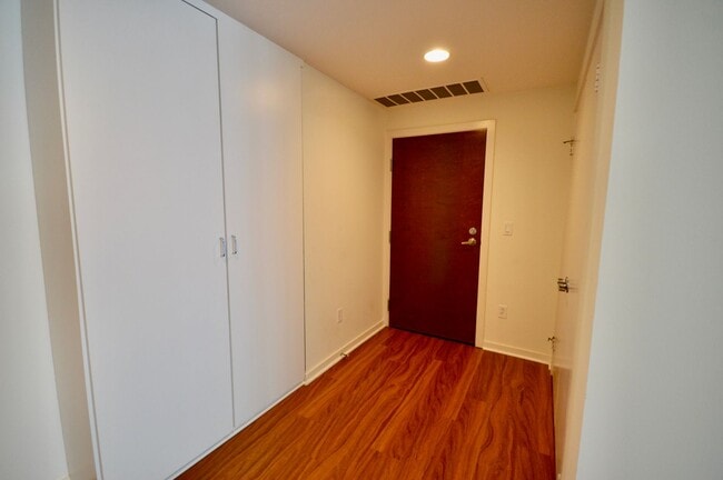 Building Photo - Beautiful 2 Bedroom Apartment in Long Beac...