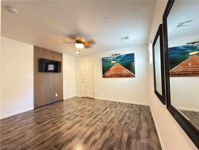 Building Photo - 372 Ambitious St