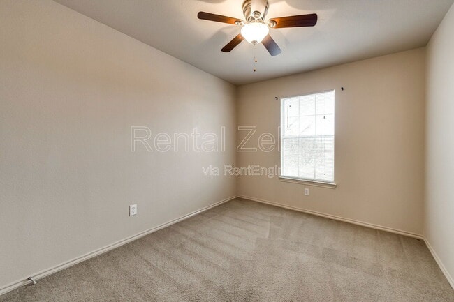 Building Photo - 902 Astaire Ave