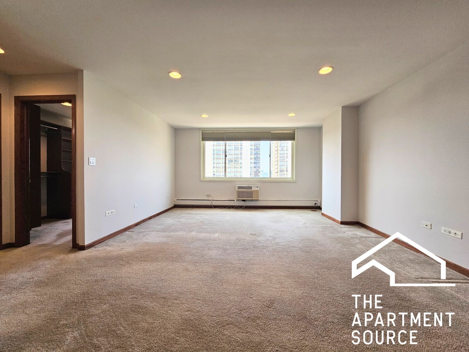 Building Photo - 1354 N Dearborn St