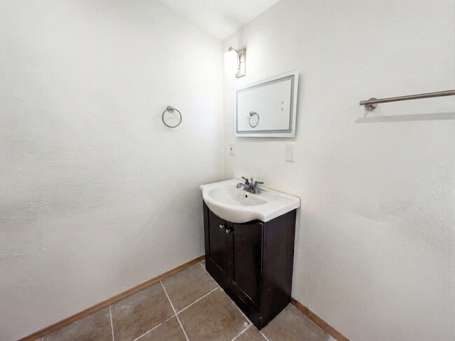 Building Photo - 110 E 300 S