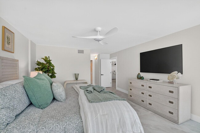 Building Photo - 3546 S Ocean Blvd