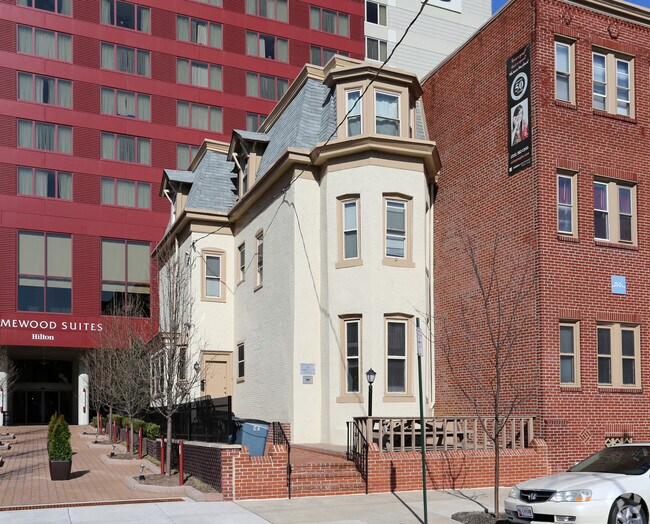 Primary Photo - Campus Apartments