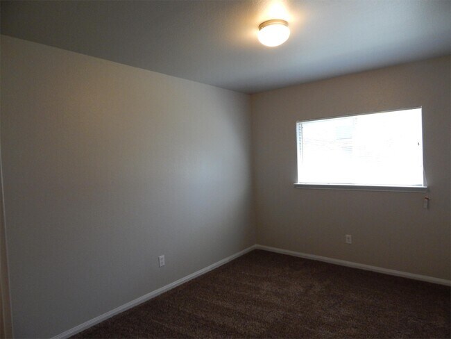 Building Photo - 601 Cattail Cir