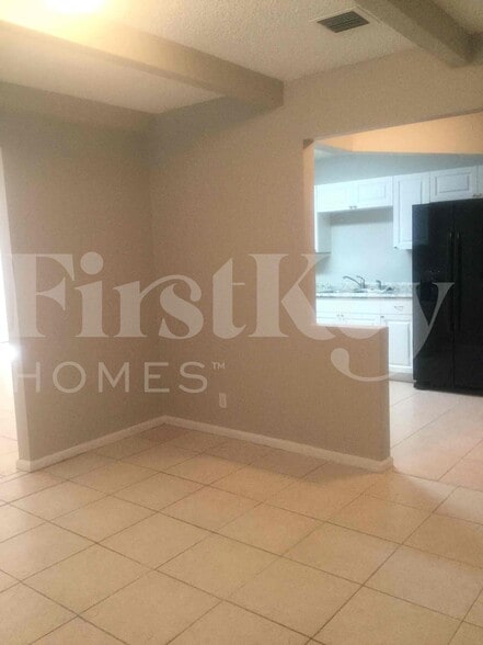 Building Photo - 3637 Ave Montresor